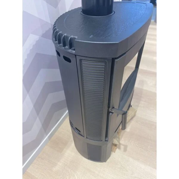 Poêle à bois raccordable en fonte – LA NORDICA Jennifer.16 7.7 kW